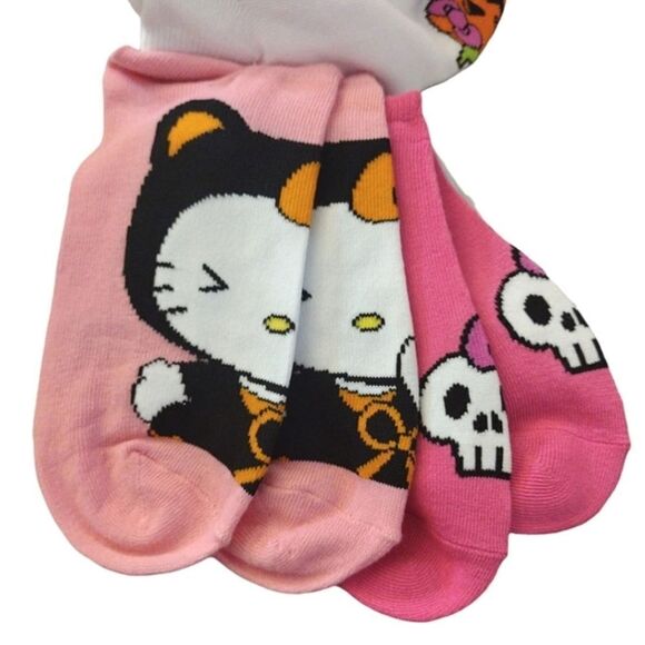 Hello Kitty 5 Pairs Pink Halloween Theme Prints No Show Socks NWT - Picture 4 of 12